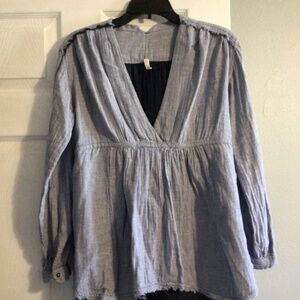 🎉🥂1/2 off 3+🛍️ Free People blue pinstripe top raw edge hem